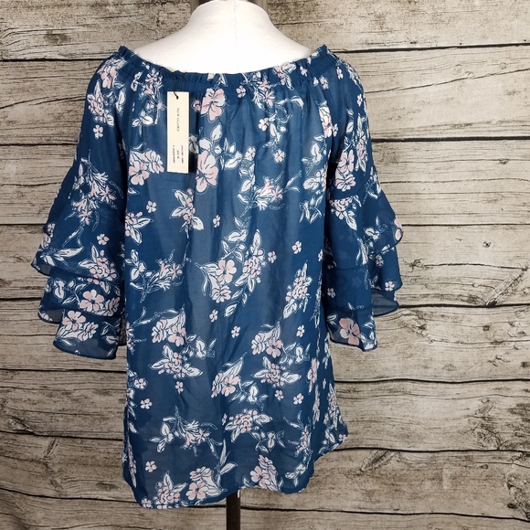 New Glory Blue Floral Top Size Medium.Pit to pit approx:  19 inches Right sho - Picture 5 of 8